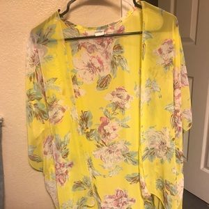 Medium Yellow w/ flower kimono! Worn once